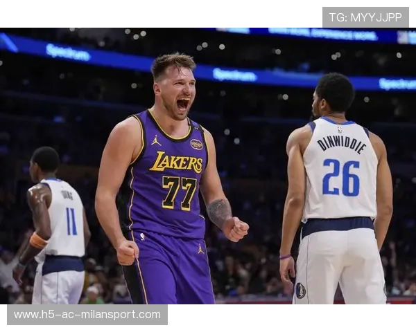 东契奇突破连续制造威胁，独行侠逐渐扩大分差